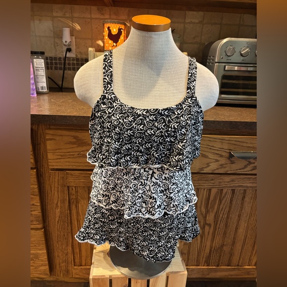 Susan Lawrence Black and White Swirl Tank Top - Picture 1 of 3